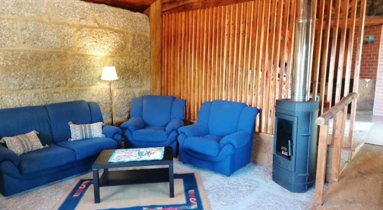 Vacation home with terrace, BBQ & yard — photo 3