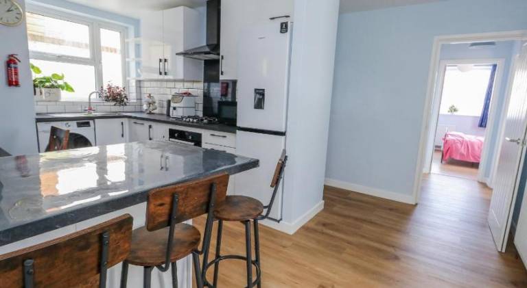 Flat B — photo 3