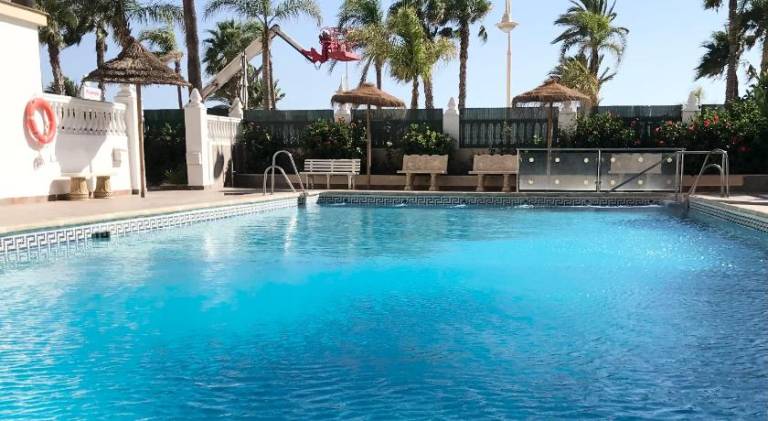 Fully equipped wonderful apartment with terrace & private pool | Next to the beach | Good for workation | Dogs allowed in Granada
