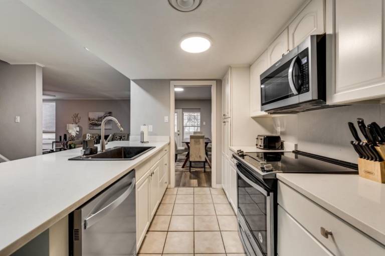Family-friendly vacation home with pool | Pets allowed — photo 5