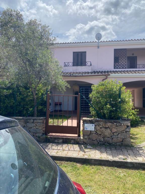 Rental with yard, barbeque & patio | Garden view in San Teodoro