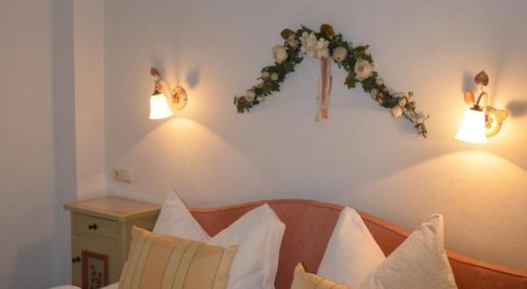 Serviced apartment with terrace & yard — photo 2