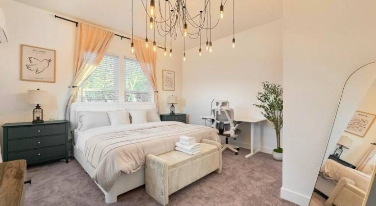 475 Unit 3 Stunning Private 1B unit Kingsize bed &sofa bed AC in San Jose, CA