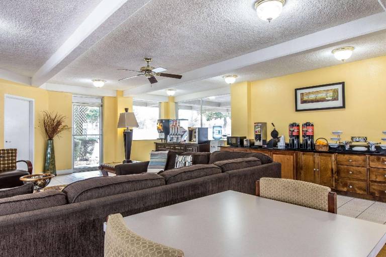 Econo Lodge Byron near Historic District - Warner Robins — photo 5