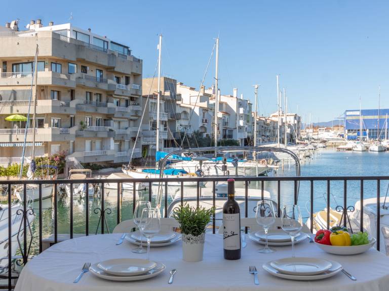 Fully equipped wonderful holiday apartment with terrace & garden | Close to the beach | Pet-friendly in Roses