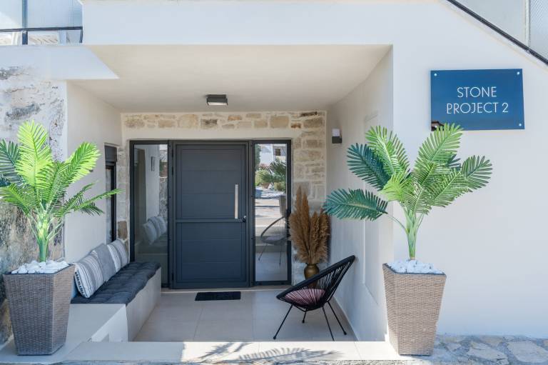 House with private pool, yard & patio | Perfect for remote work | Pets allowed — photo 3