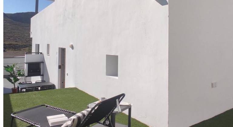 Apartment with patio, private pool & barbecue — photo 5