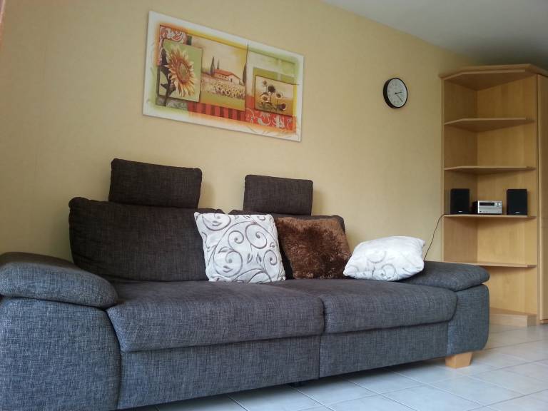 Family-friendly beautiful apartment with patio, barbeque & garden | Garden view | Pets allowed — photo 4