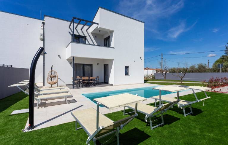 House Valbandon