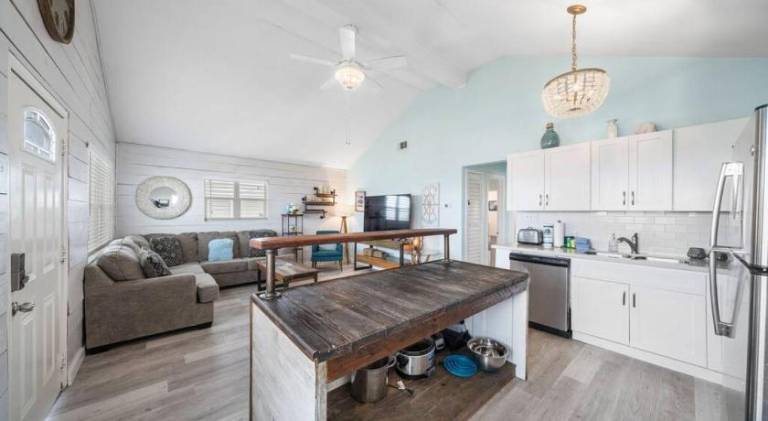 Jamaica Beach home with private pool, close to beach — photo 3
