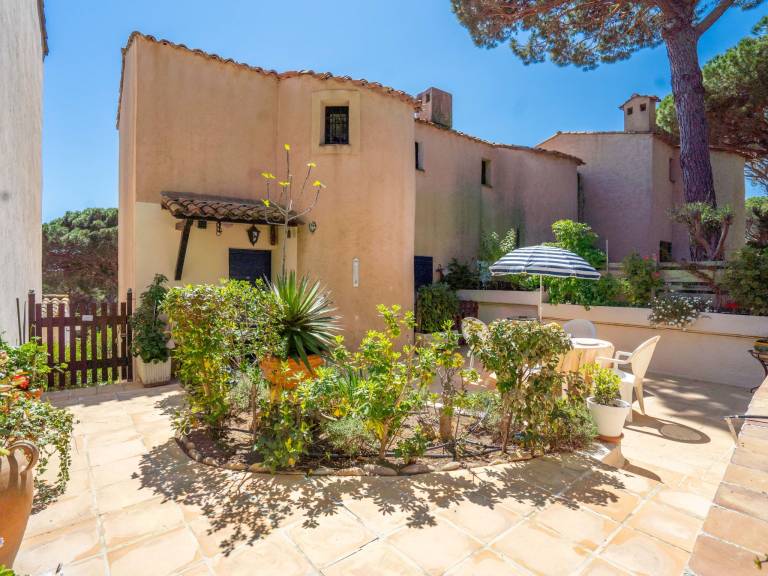 House with pool, patio & garden | Sea view | Pets allowed — photo 2