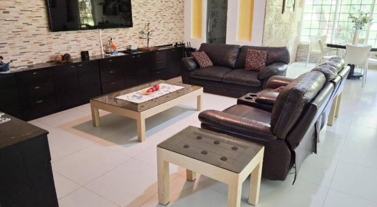 Villa with yard, terrace & private pool — photo 4