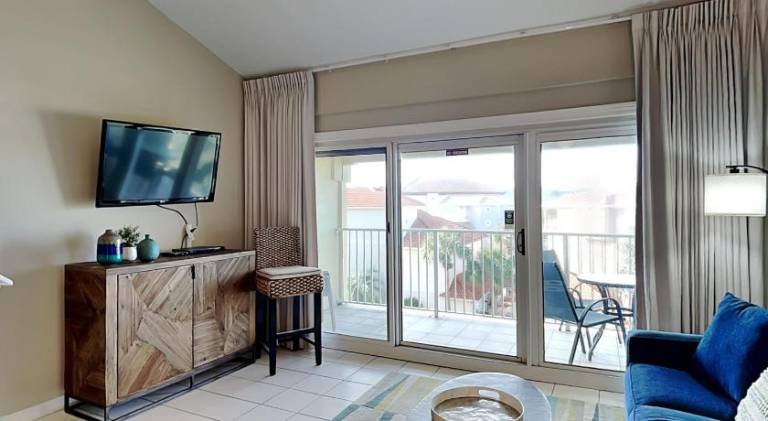 Holiday apartment with pool & hot tub in Miramar Beach, FL