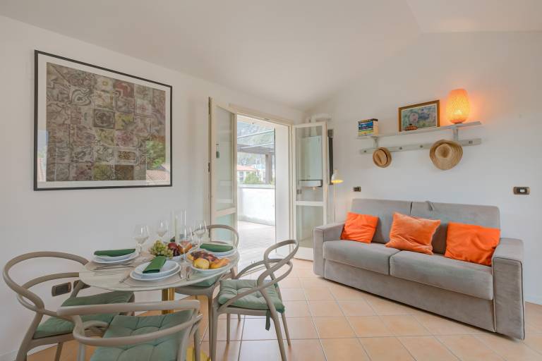 Rental apartment with patio — photo 3