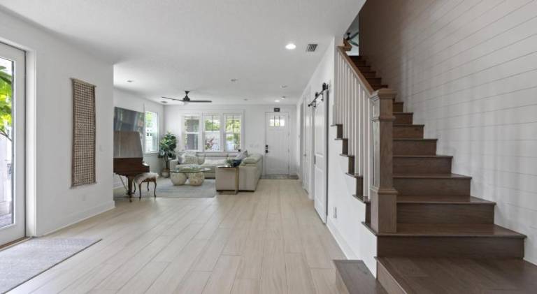 Vacation home with jacuzzi — photo 4