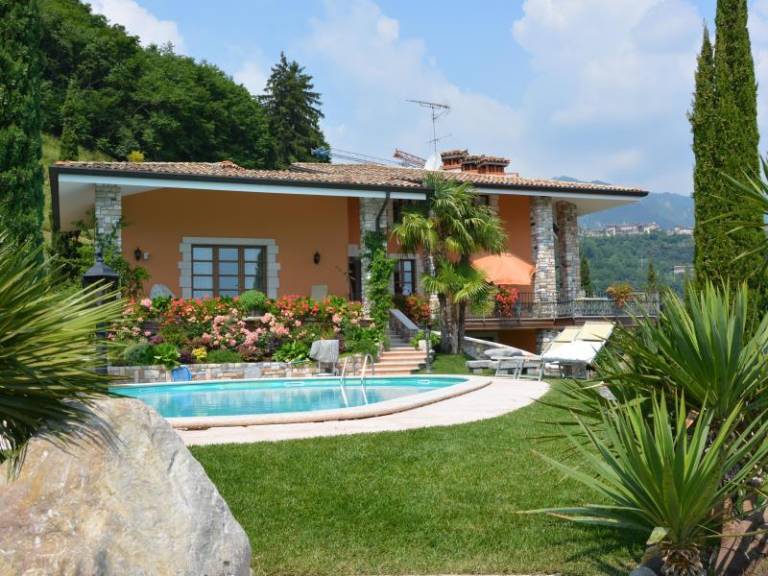 Spacious serviced apartment with hot tub, terrace & BBQ | Pets allowed — photo 5