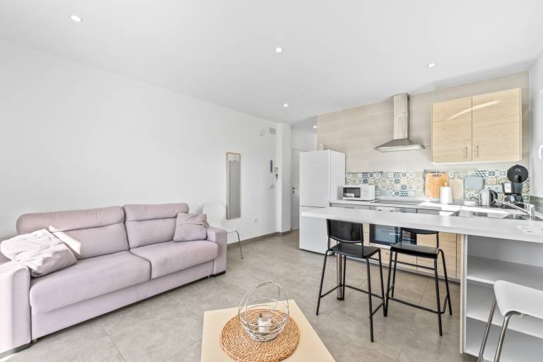 Apartment 'Unforgettable Rental in A Beautiful' with Balcony, Wi-Fi and Air Conditioning — photo 5