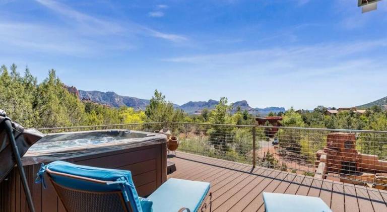 Pleasant vacation home with pool | Pets are welcome — photo 3