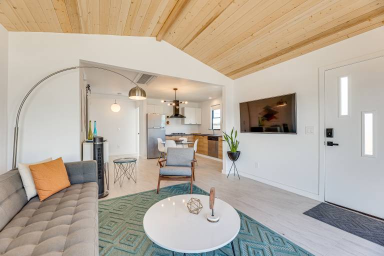 Walkable Downtown Chandler Oasis w Private Patio