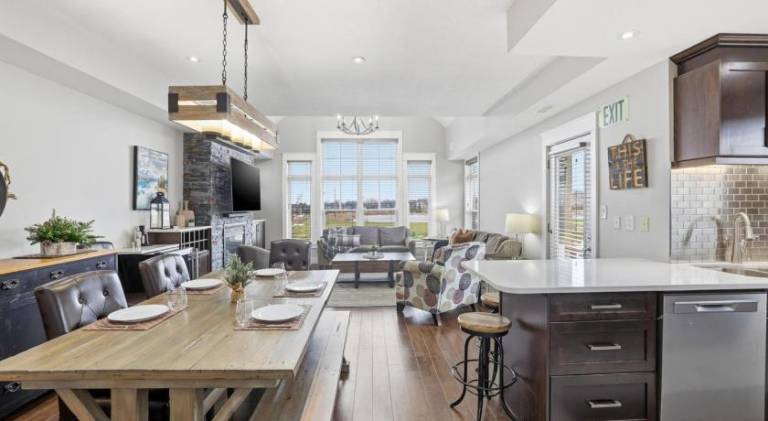 Big vacation home with jacuzzi & pool | Pet-friendly — photo 2