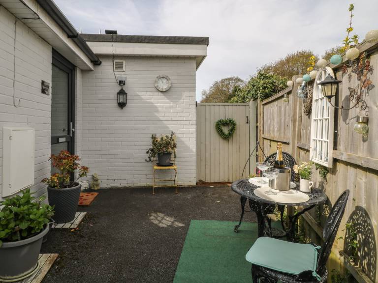 Cottage with garden | Beach view — photo 4