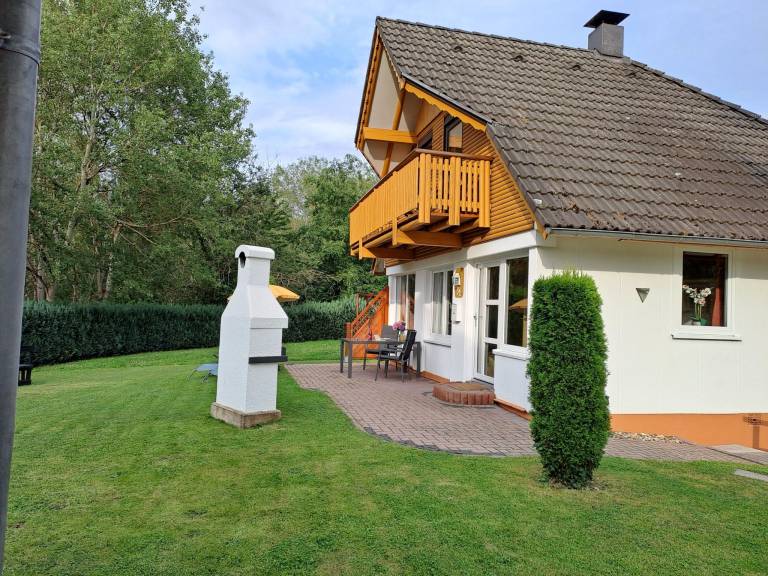 House with yard, barbeque & patio | Nature view — photo 2