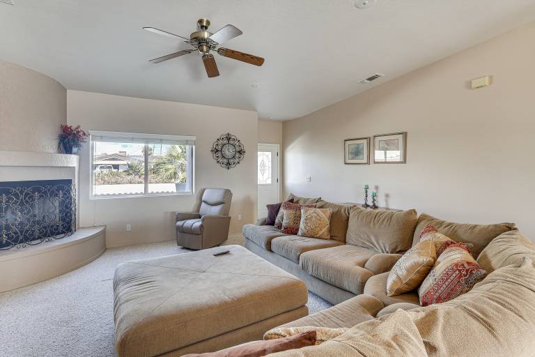 Private Pool, 3 Mi to Water! Lake Havasu City Home — photo 4