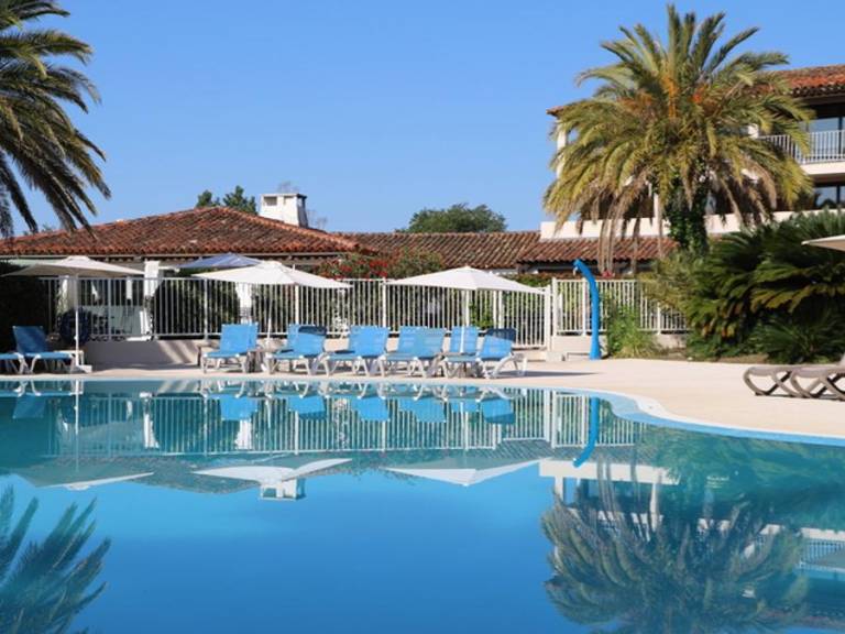 Rental apartment with pool — photo 2