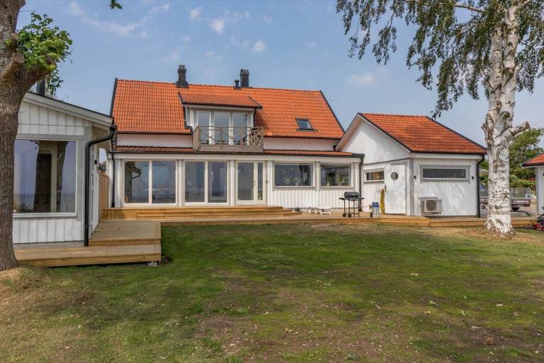 Child-friendly vacation home with barbeque, sauna & patio | Sea view | Dogs allowed — photo 2