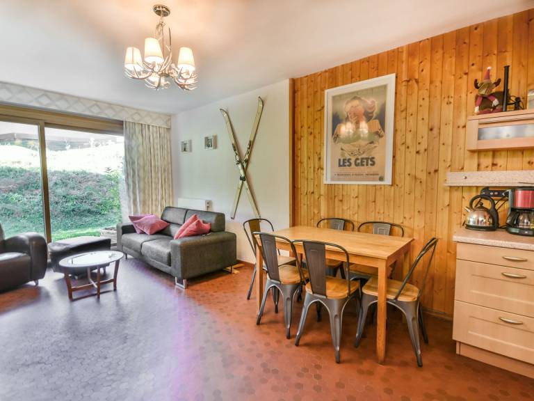 Charming 3-BR Apartment - Ski-In/Ski-Out Access - Great Location in Les Gets — photo 4