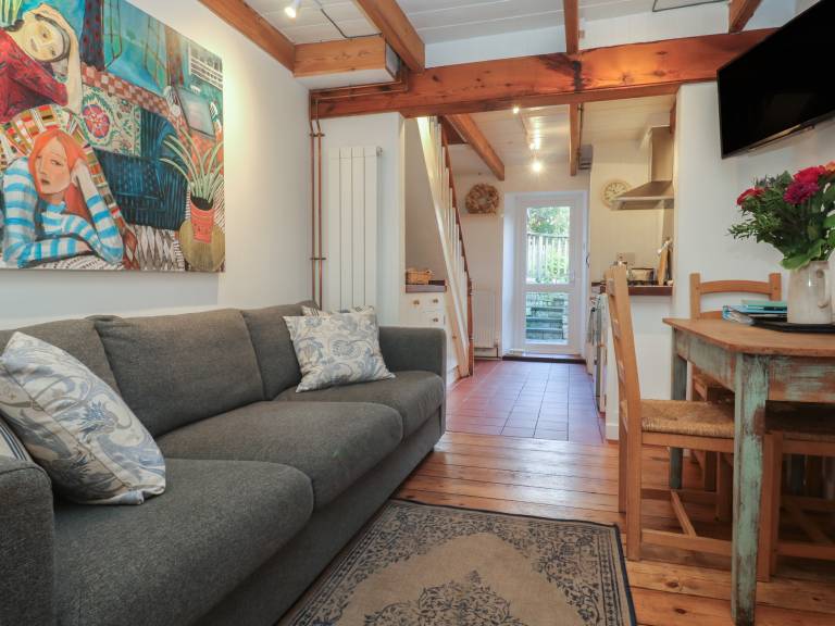 Cottage with yard | Beach view — photo 2
