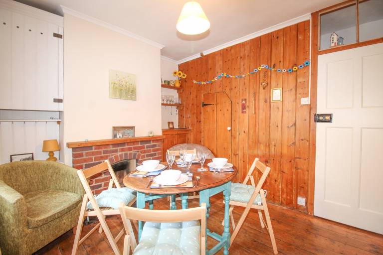 Family-oriented cottage with yard | Beach view | Pets allowed — photo 5