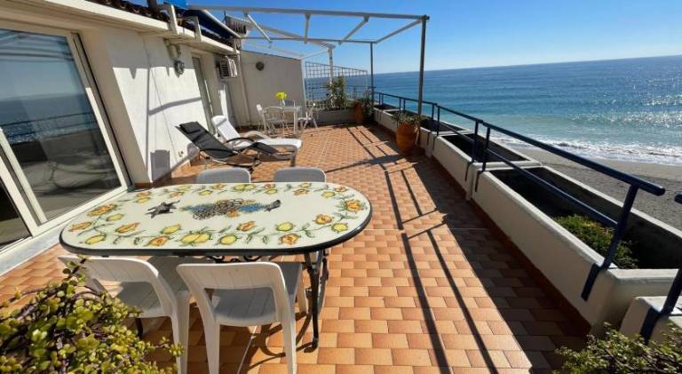 Apartment with terrace — photo 4