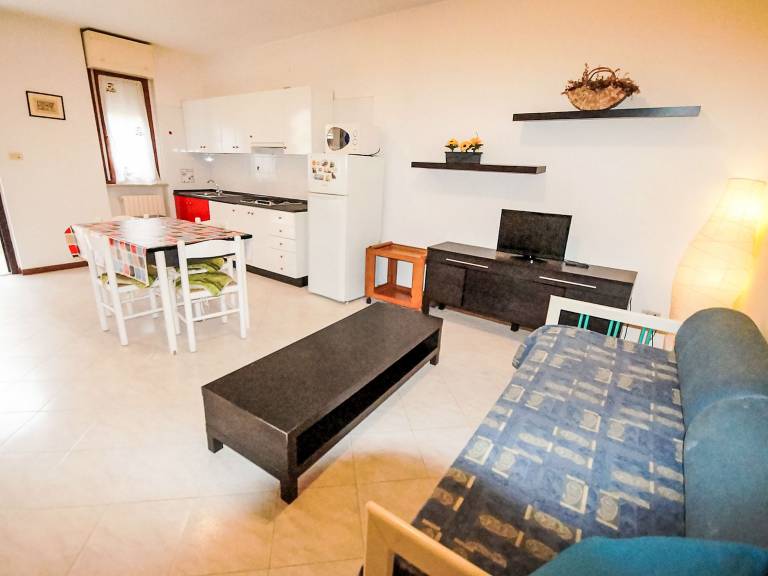 Holiday apartment with patio & yard — photo 3