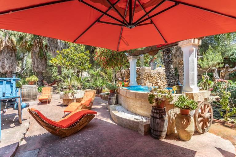 Family-friendly villa with BBQ, private pool & garden | Garden view | Close to the beach | Pet-friendly — photo 3