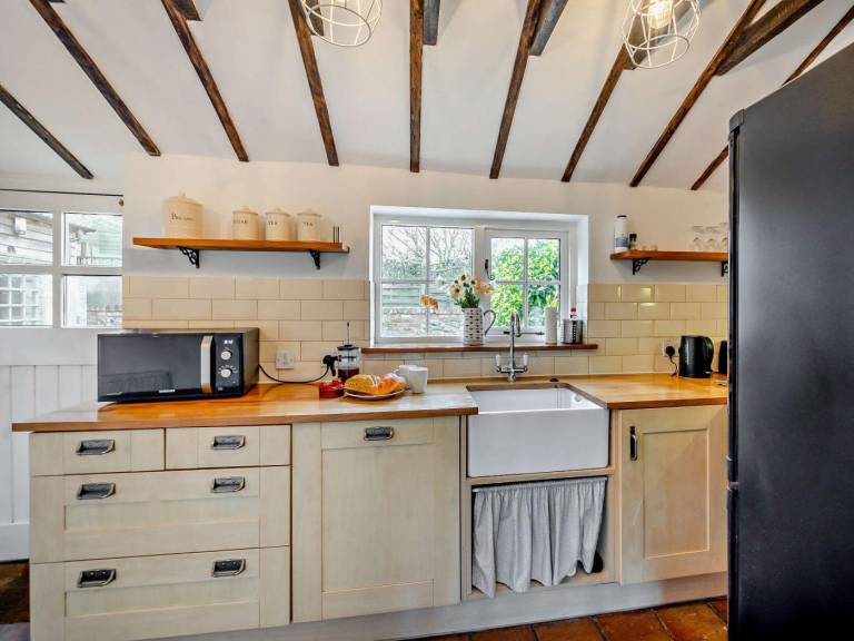 Fully equipped nice cottage with yard | Pets are welcome — photo 4