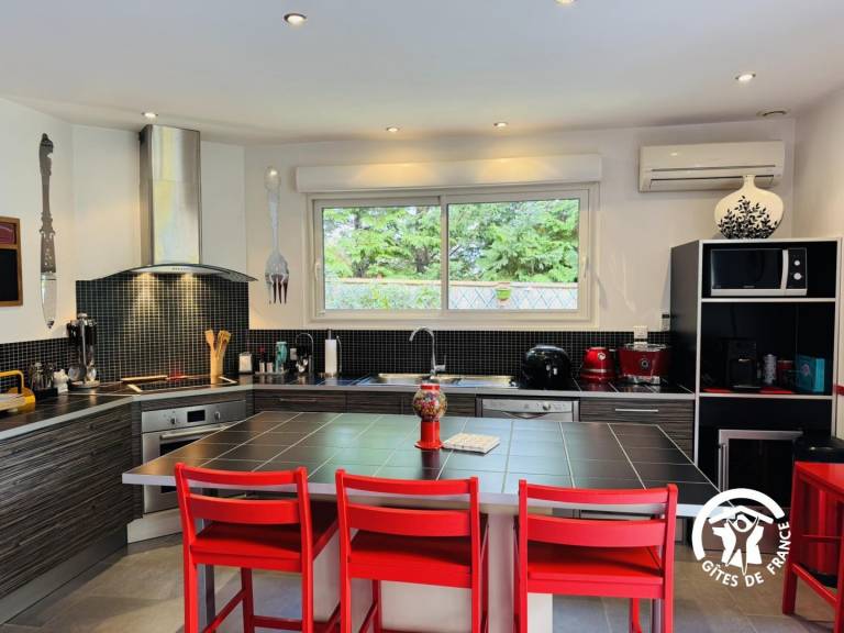 Fully equipped pleasant gite with private pool, garden & patio | Pet-friendly — photo 4