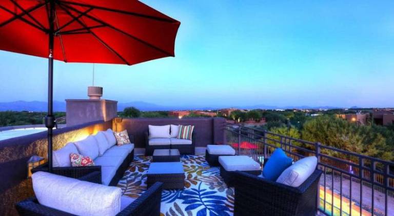 Vacation home with pool — photo 4