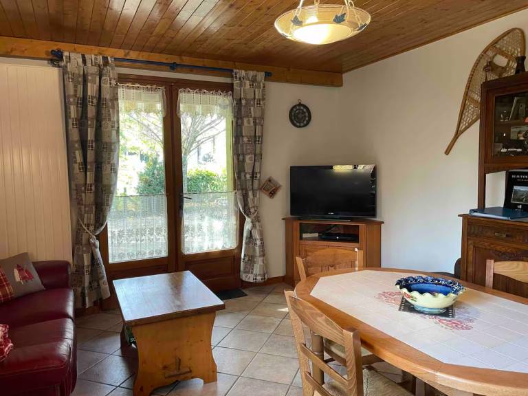 Children-friendly charming apartment with garden, terrace & fast internet | Mountain view | Dogs allowed — photo 5