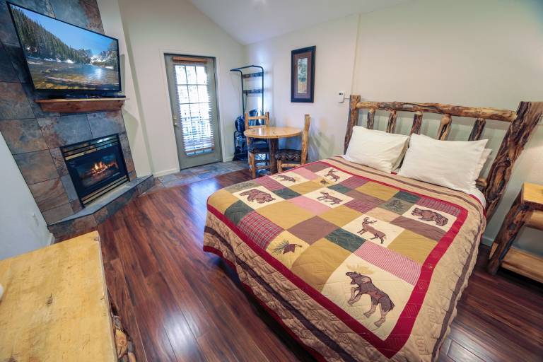 Family-oriented condo with patio & private pool | Pets allowed — photo 3