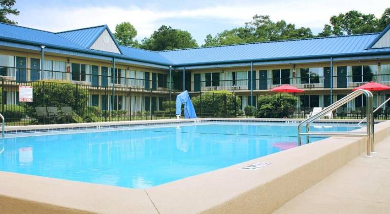 Residence Hub Inn and Suites in Marianna, FL