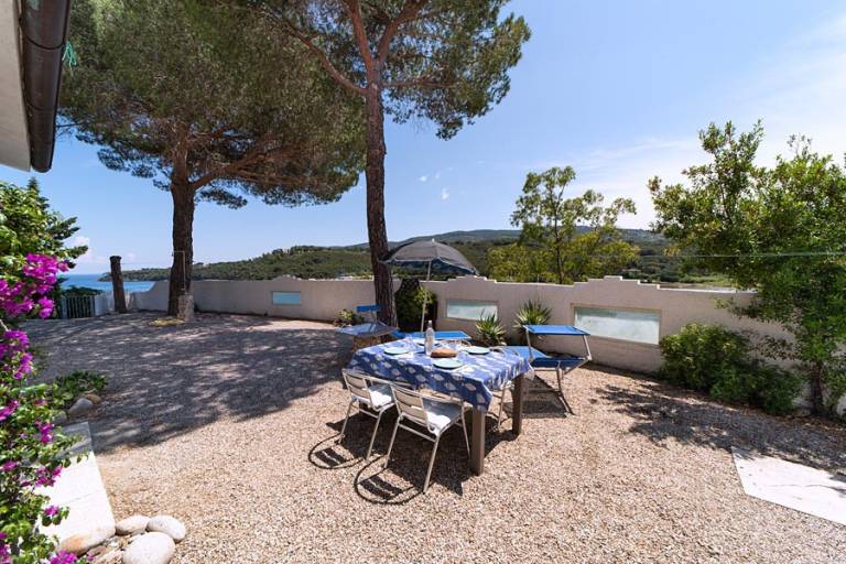 Holiday apartment with grill & garden — photo 4