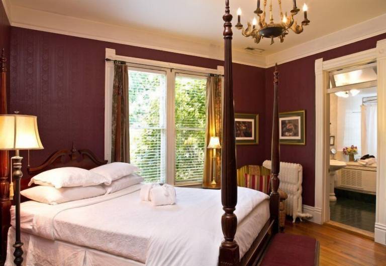 Bed and breakfast  Claxton Community