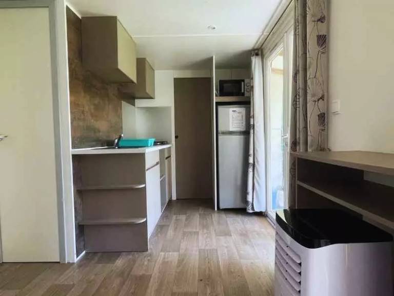 Campsite Quercy Holidays - Mobile homes / 2 bedrooms / Air conditioning - covered terrace 6 people — photo 5