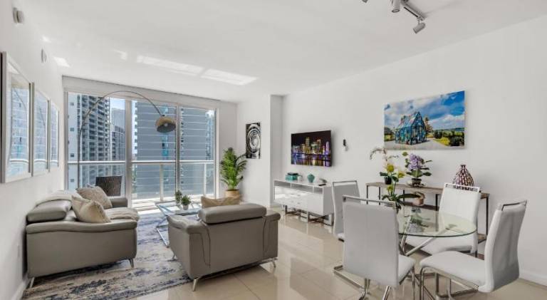 Icon Brickell Retreat 1BR and Spa, Pool, Views in Miami, FL