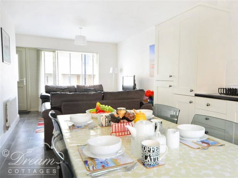 Family-friendly nice cottage with yard | Beach view | Close to the beach | Pets are welcome — photo 3
