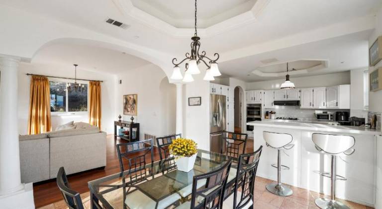 Ample vacation home with pool | Pets are welcome — photo 5
