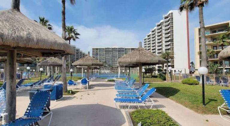 Resort-like beachfront Heated Pool — photo 5