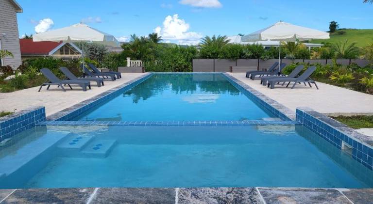 Crawlbay Suites Hotel