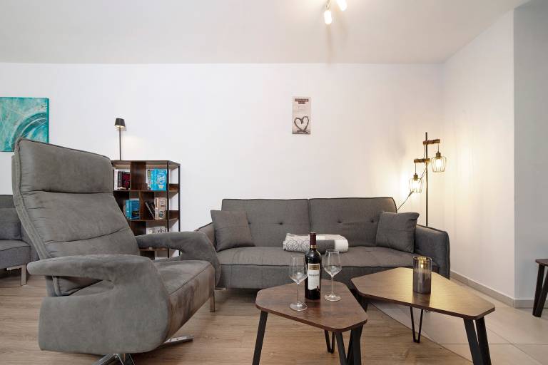 Family-friendly pleasant rental apartment with fast internet & BBQ | Suitable for remote work | Dogs allowed — photo 3